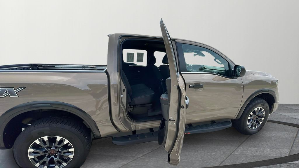 2024 Nissan Titan PRO-4X photo 16