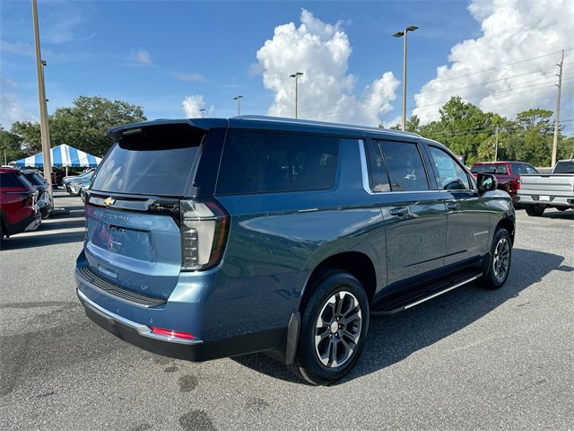 2025 Chevrolet Suburban LT photo 11