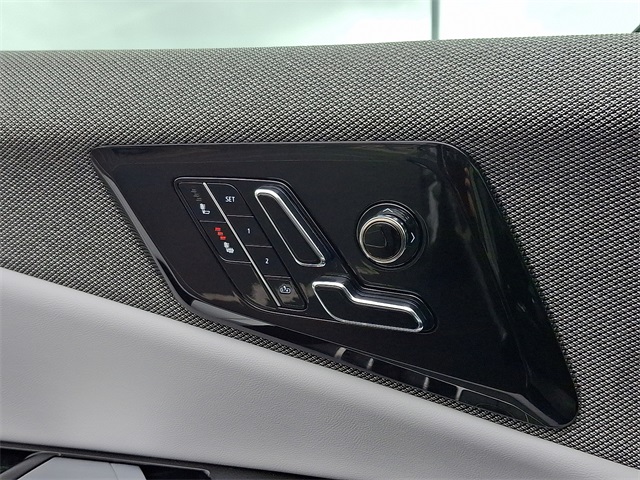 2025 Cadillac Optiq Luxury photo 30
