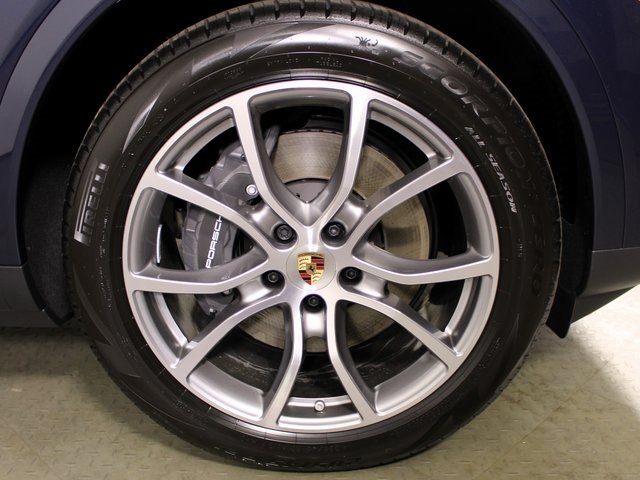 2025 Porsche Cayenne photo 12