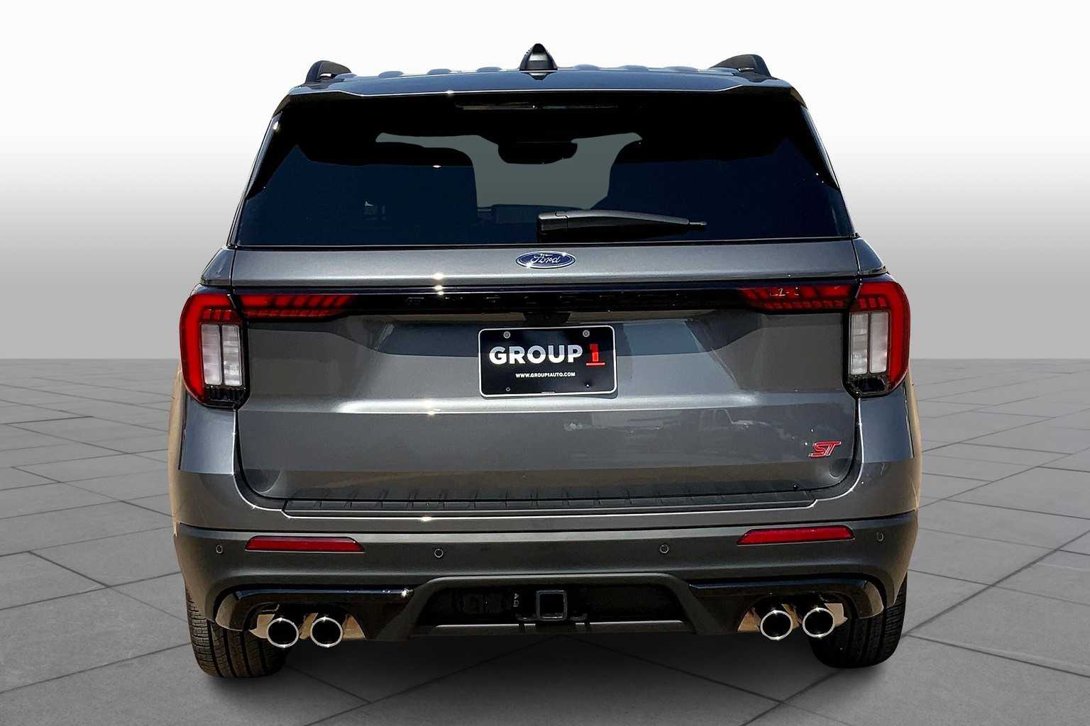 2025 Ford Explorer ST photo 4