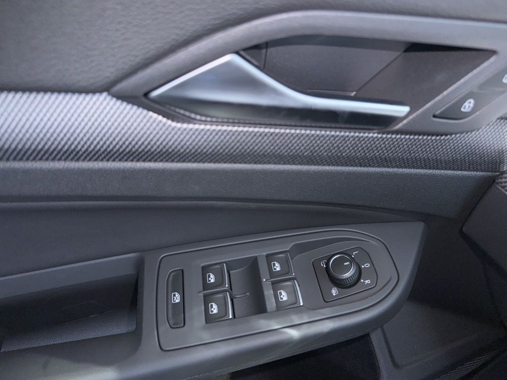 2025 Volkswagen Golf GTI SE photo 3