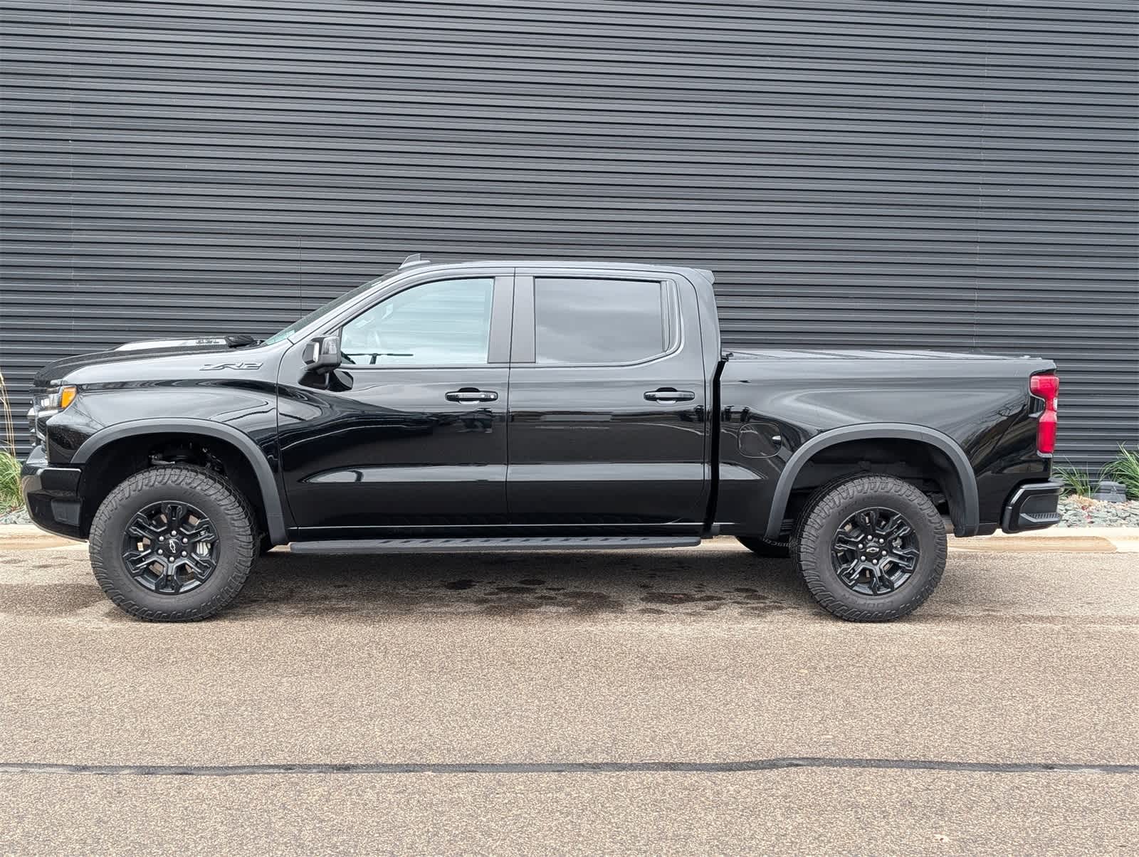 Used 2023 Chevrolet Silverado 1500 ZR2 with VIN 3GCUDHEL6PG307458 for sale in Saint Paul, Minnesota