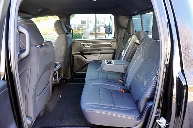 New 2025 Diamond Black Crystal Pearl-Coat Exterior Paint RAM Big Horn/Lone Star image 21