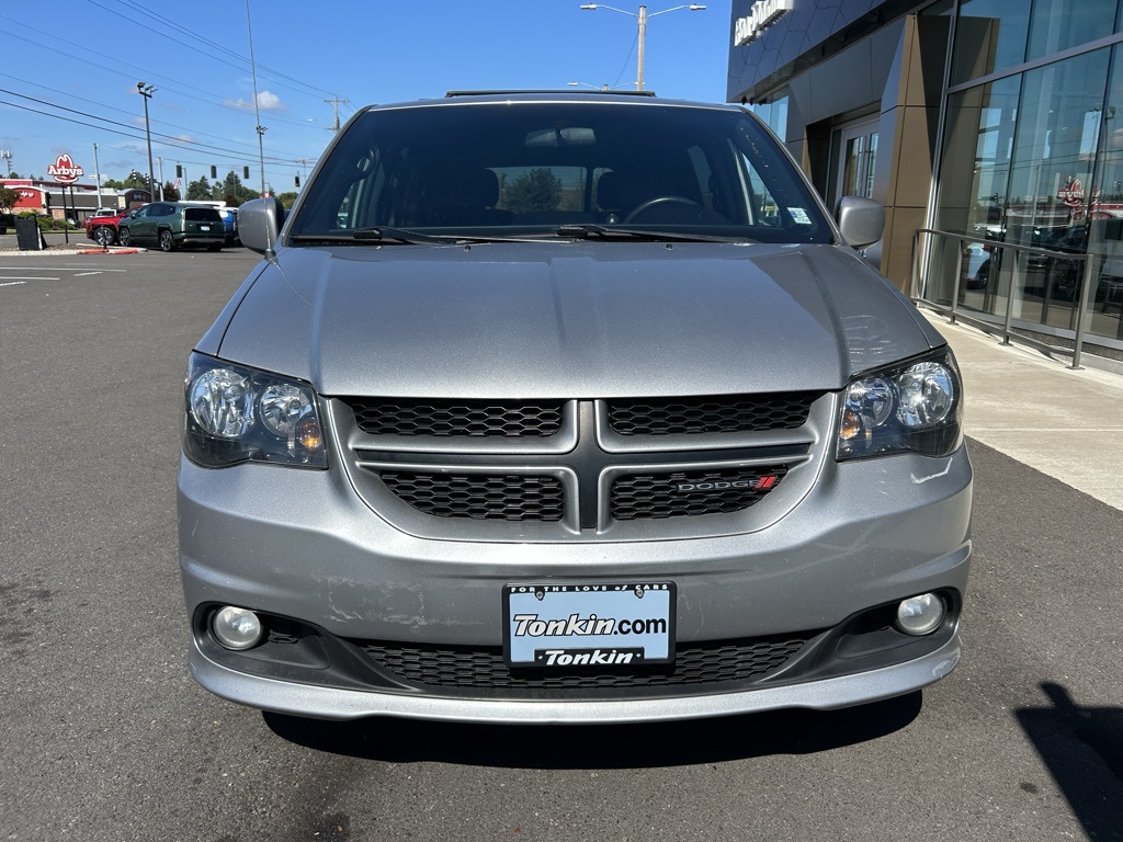 2016 Dodge Grand Caravan R/T photo 3
