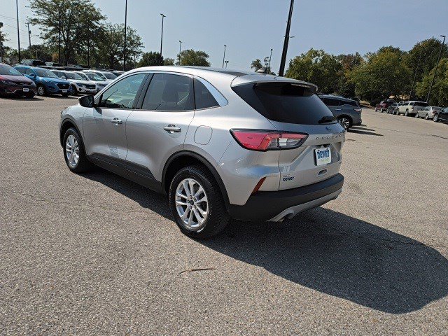 2021 Ford Escape SE Hybrid photo 3