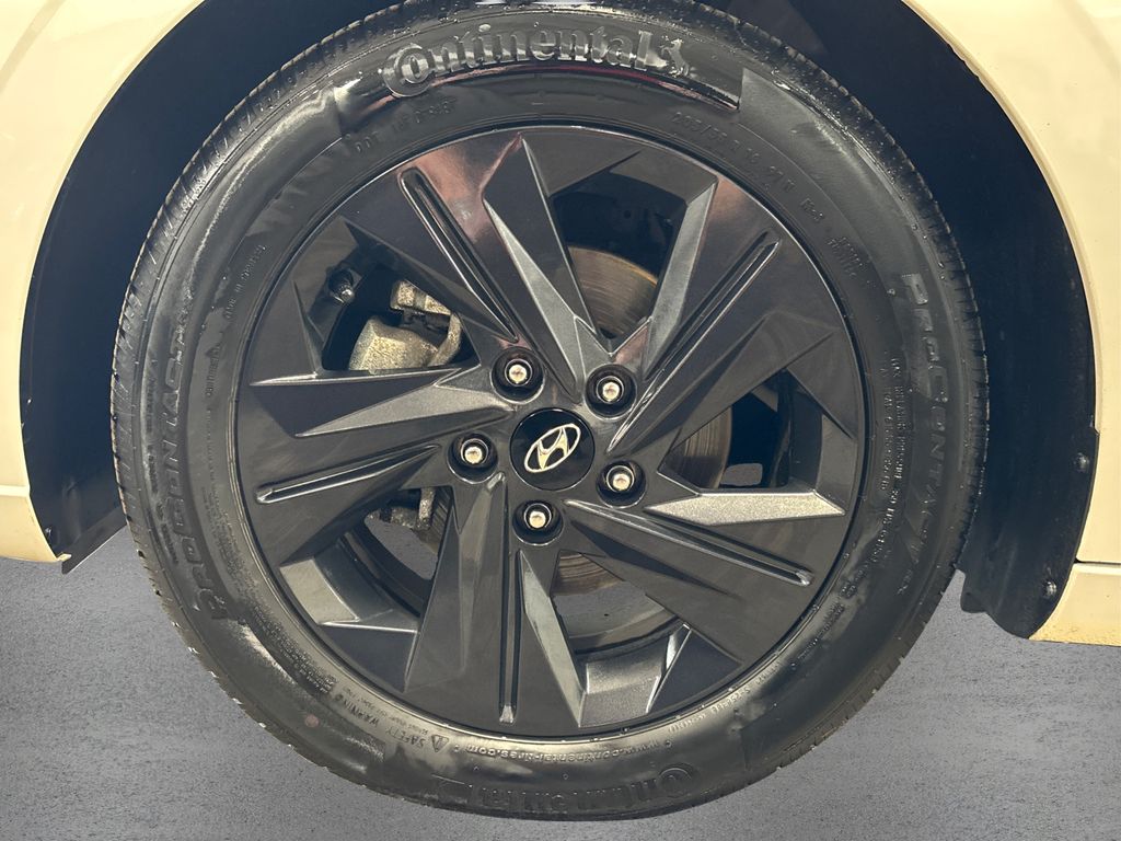 2023 Hyundai Elantra SEL photo 11