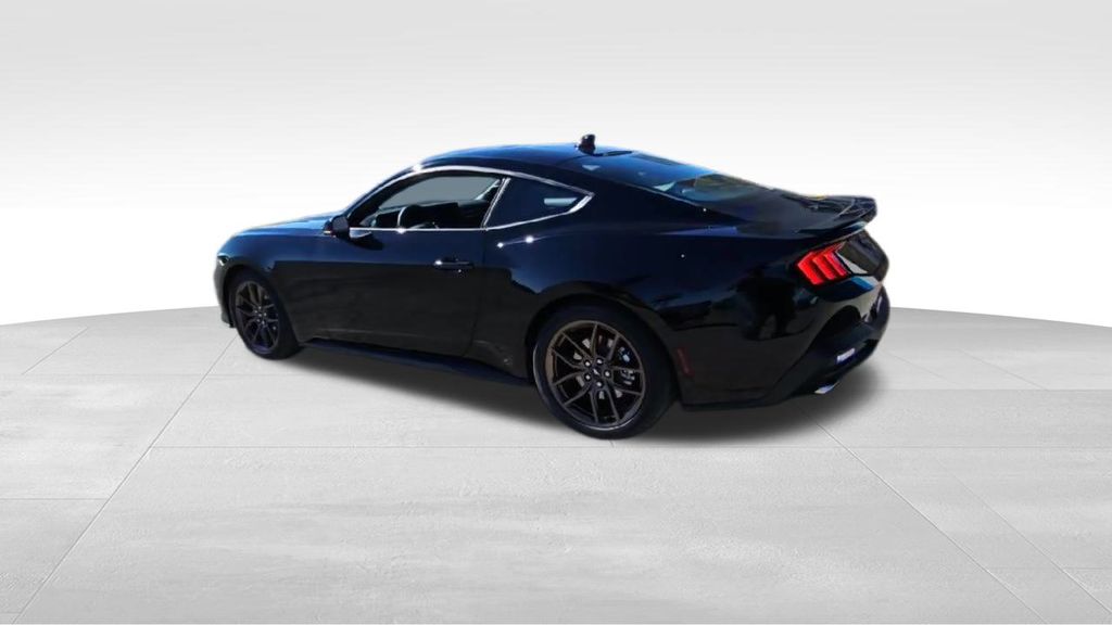 2025 Ford Mustang photo 3