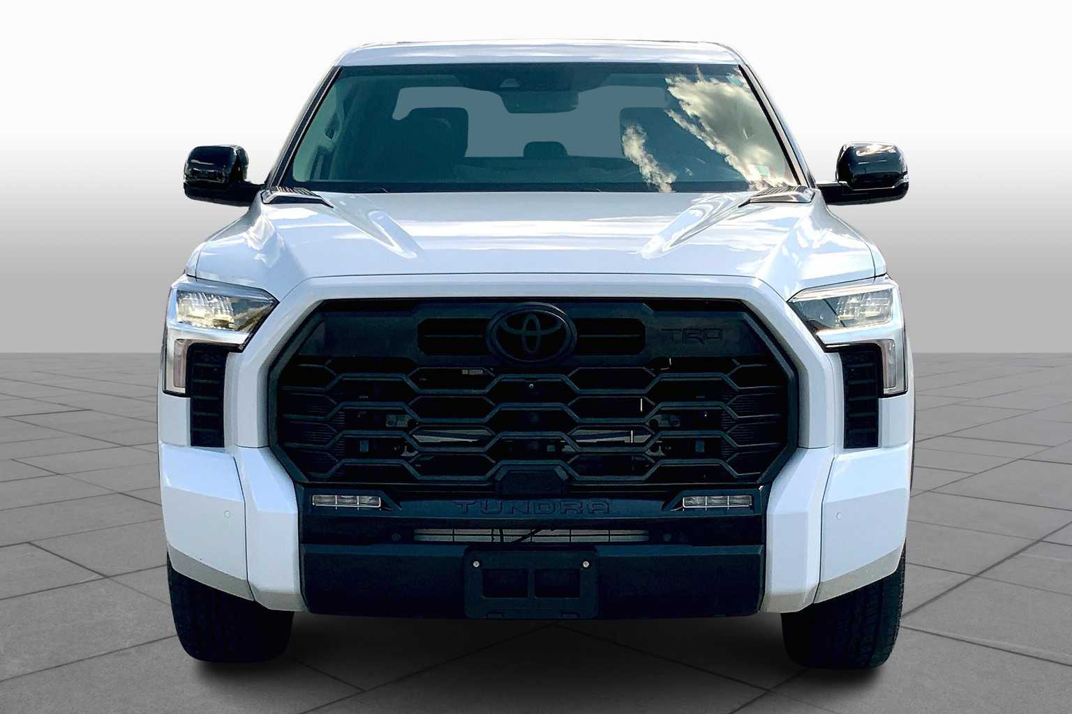 2024 Toyota Tundra Limited CrewMax photo 3