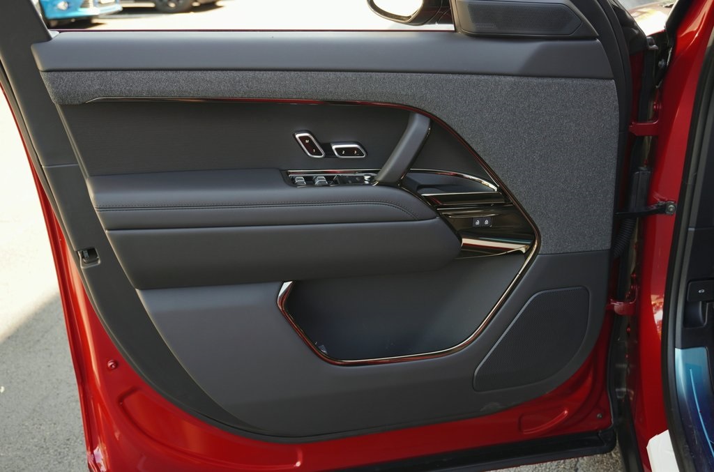2025 Land Rover Range Rover Sport SE photo 9