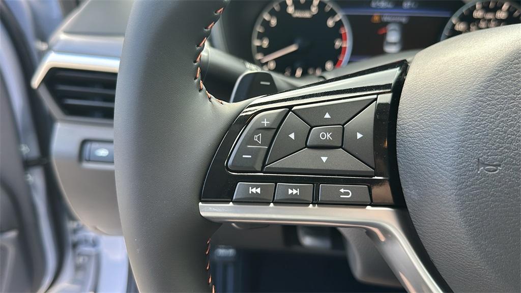 2025 Nissan Altima SR photo 17