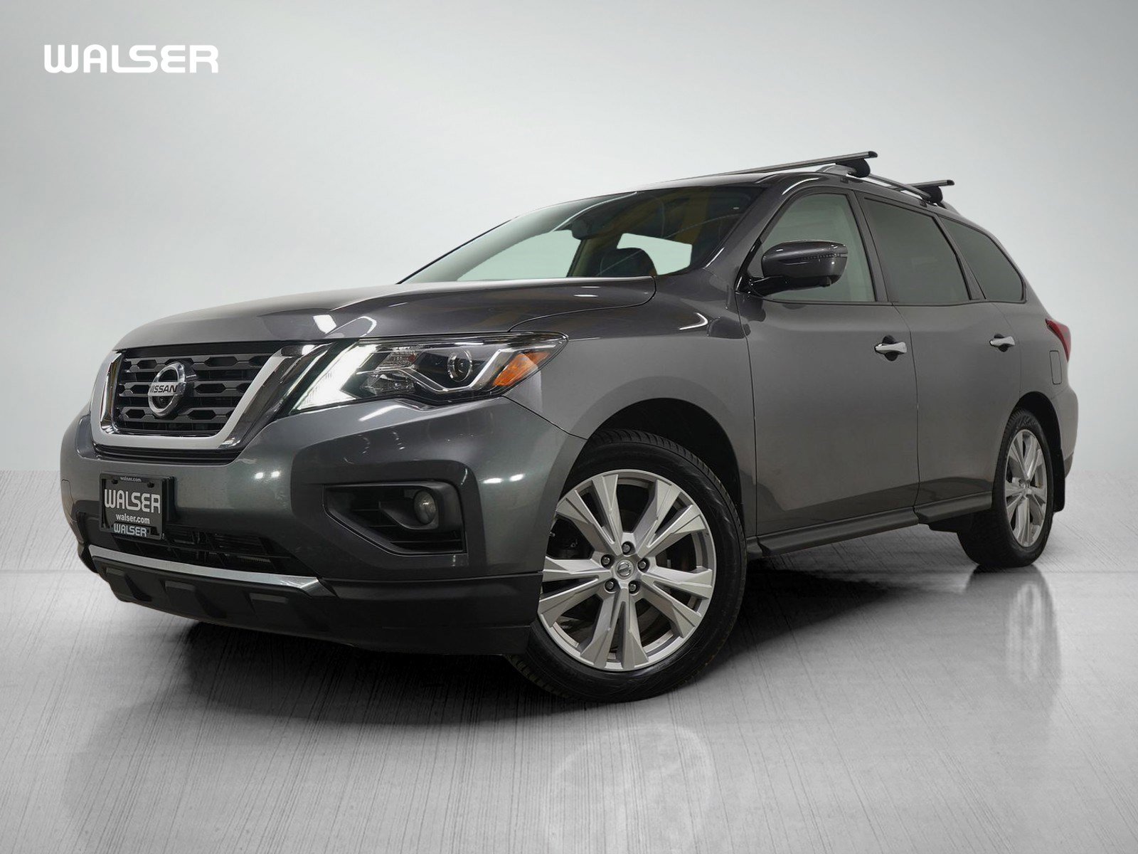 2018 Nissan Pathfinder SL's photo