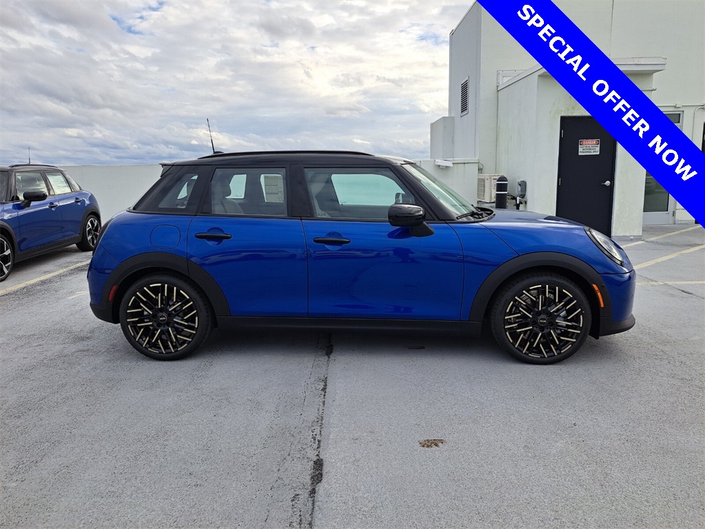 2025 Mini Cooper 4 Door Hardtop Signature photo 2