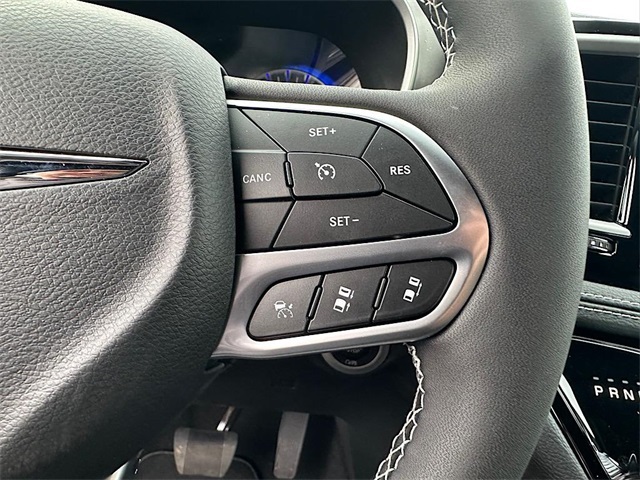 2025 Chrysler Pacifica photo 17