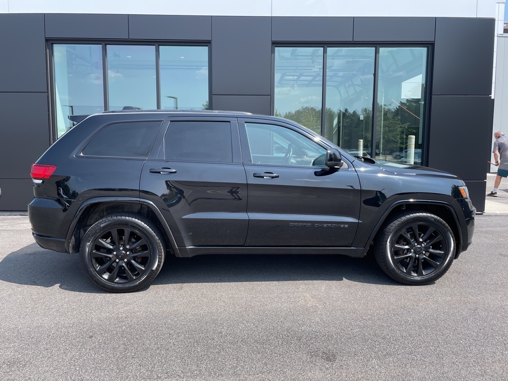 2018 Jeep Grand Cherokee Altitude photo 2