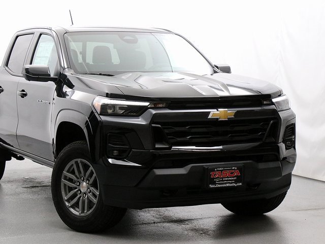 2025 Chevrolet Colorado Work Truck LT photo 2
