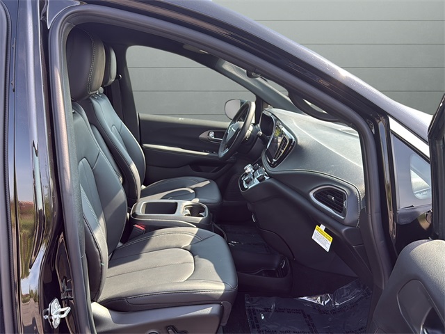 2026 Chrysler Pacifica photo 15