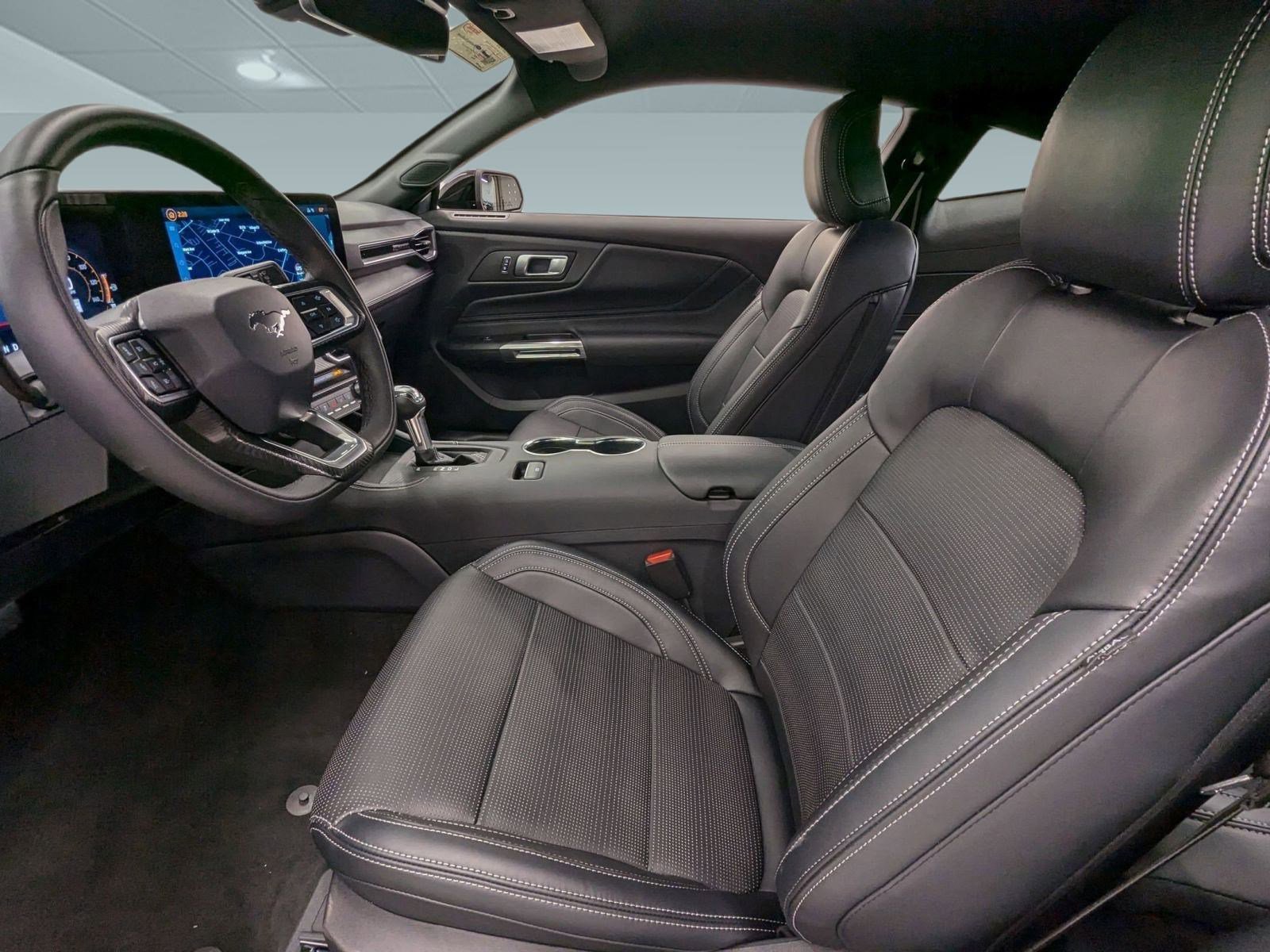 2025 Ford Mustang EcoBoost Premium photo 4