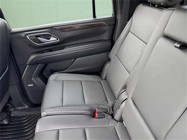 2022 Chevrolet Suburban LT photo 9
