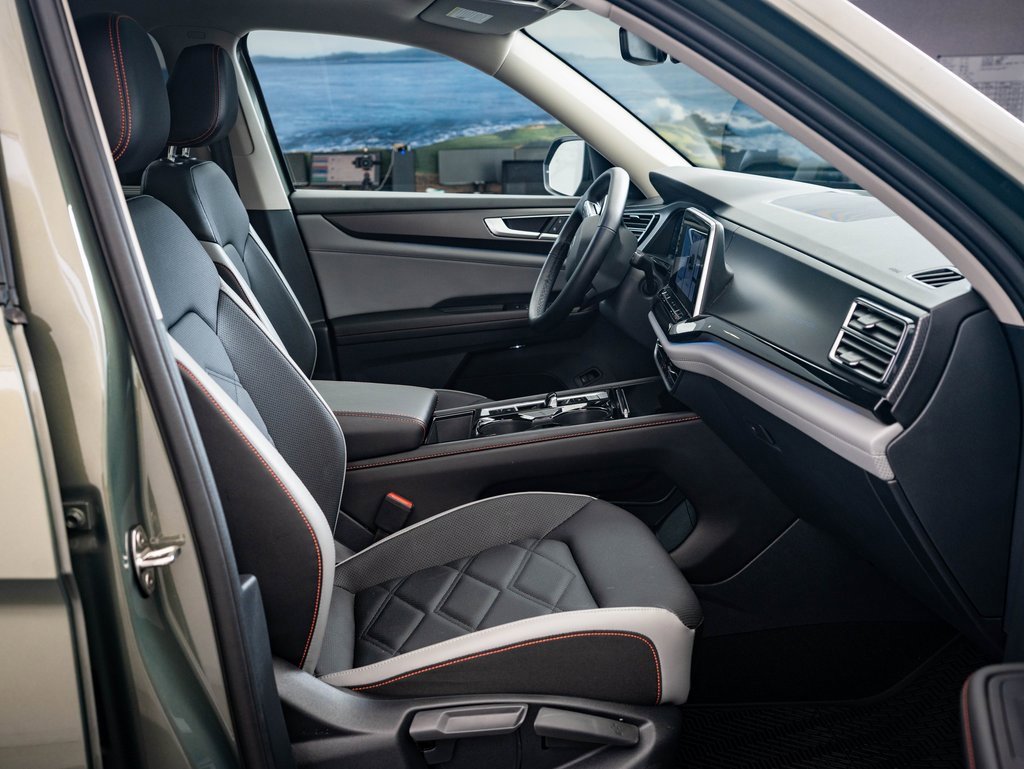 2025 Volkswagen Atlas Peak Edition SE photo 21