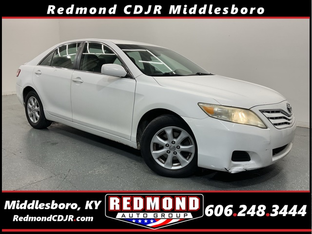 2011 Toyota Camry LE's photo