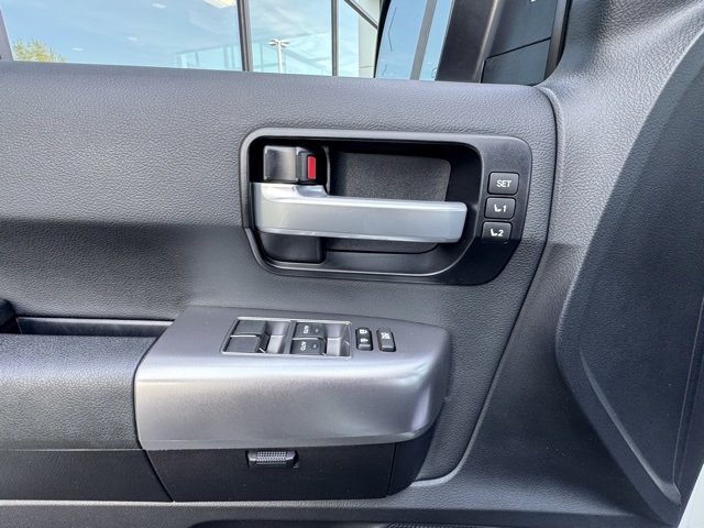2022 Toyota Sequoia photo 24