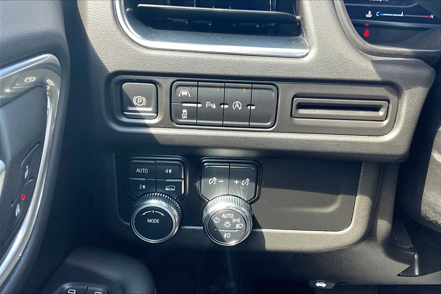 2023 Gmc Yukon SLT photo 33
