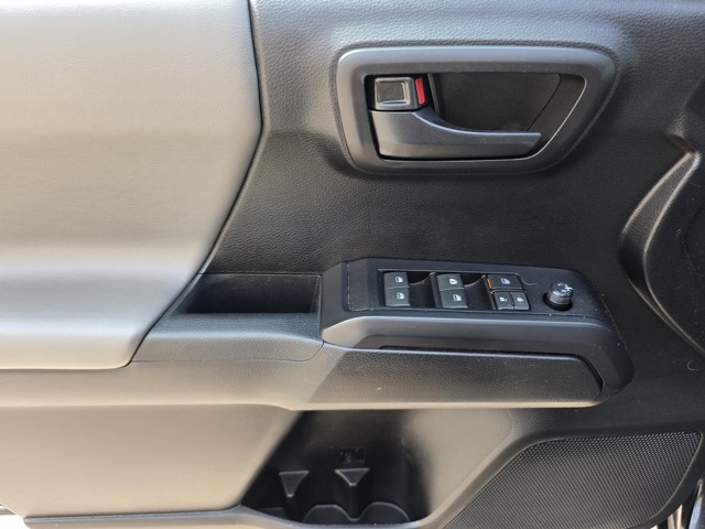 2022 Toyota Tacoma SR 4x4 Double Cab photo 9