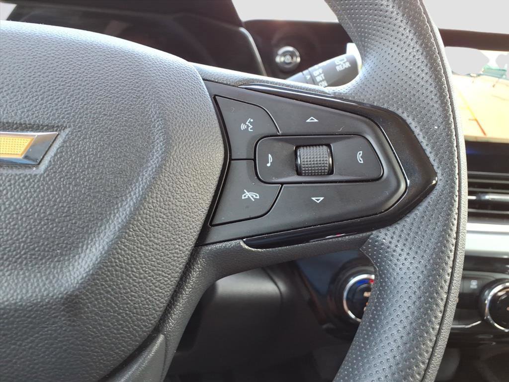 2025 Chevrolet Trax LT photo 22