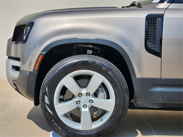 2023 Land Rover Defender 110 SE photo 9