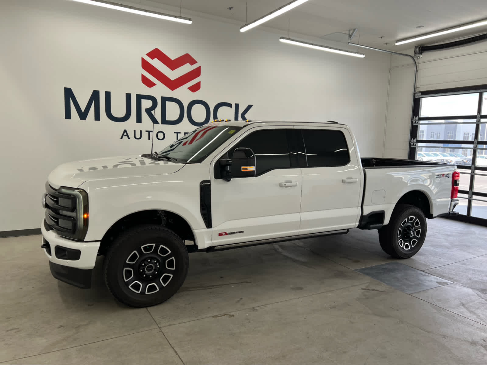 2025 Ford F-350 Super Duty Platinum's photo