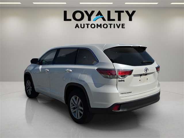 2016 Toyota Highlander LE photo 3