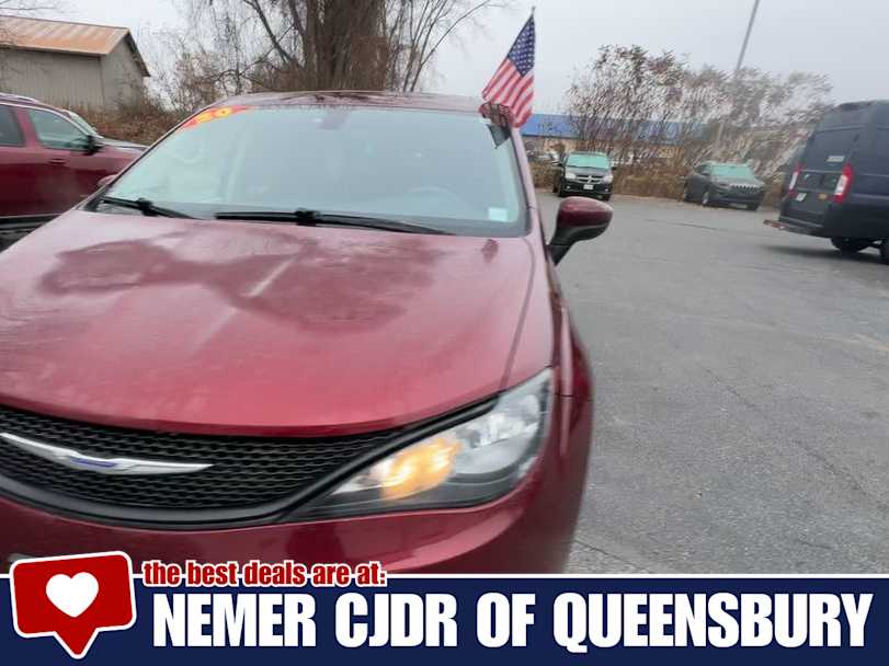 2020 Chrysler Voyager L photo 3