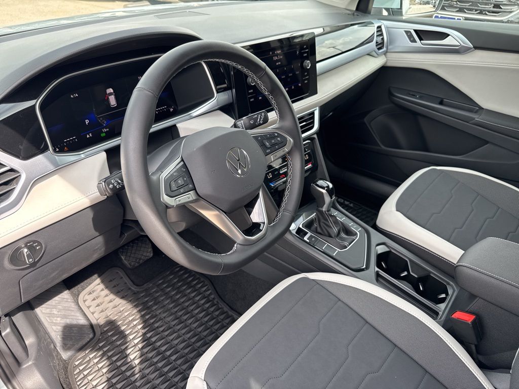 2025 Volkswagen Taos SE photo 9