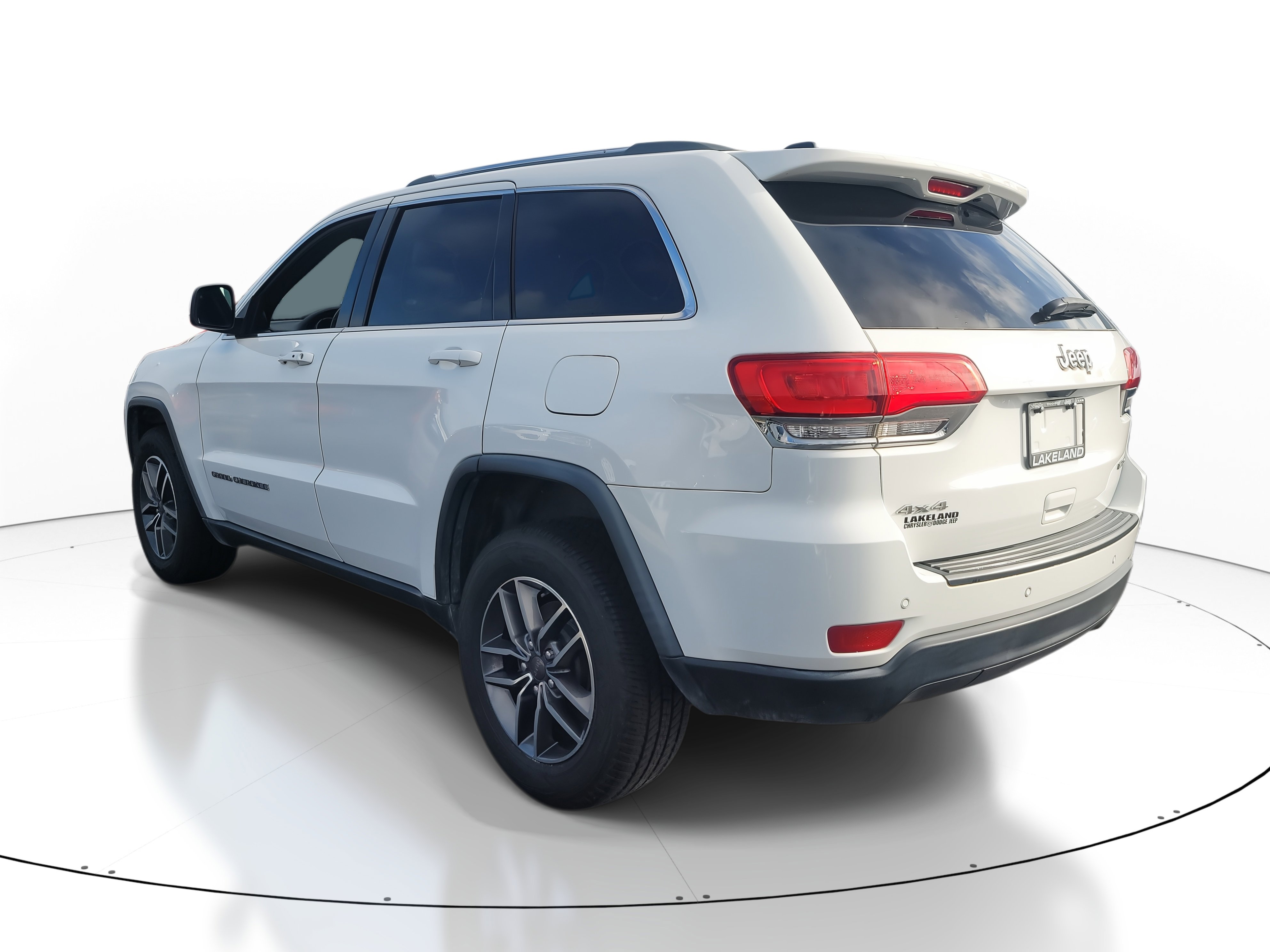2019 Jeep Grand Cherokee Laredo E photo 3