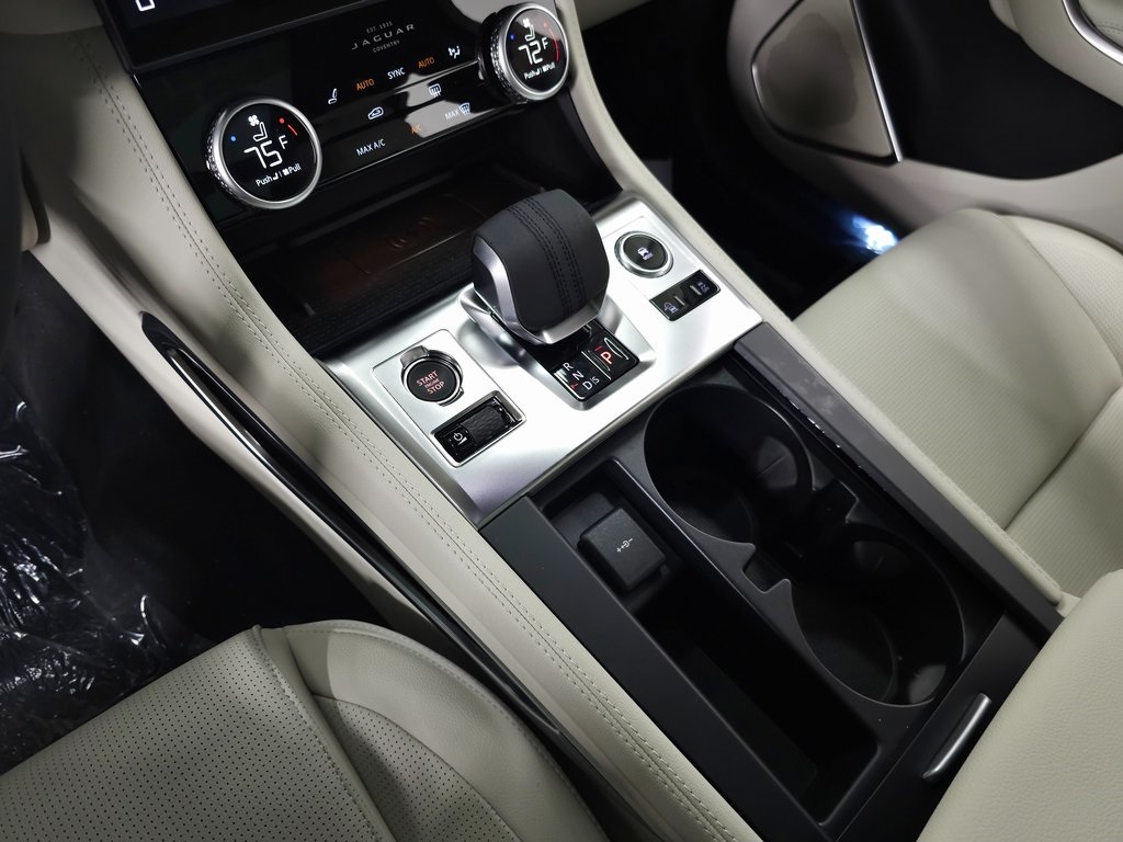 2026 JAGUAR F-PACE - Image 31