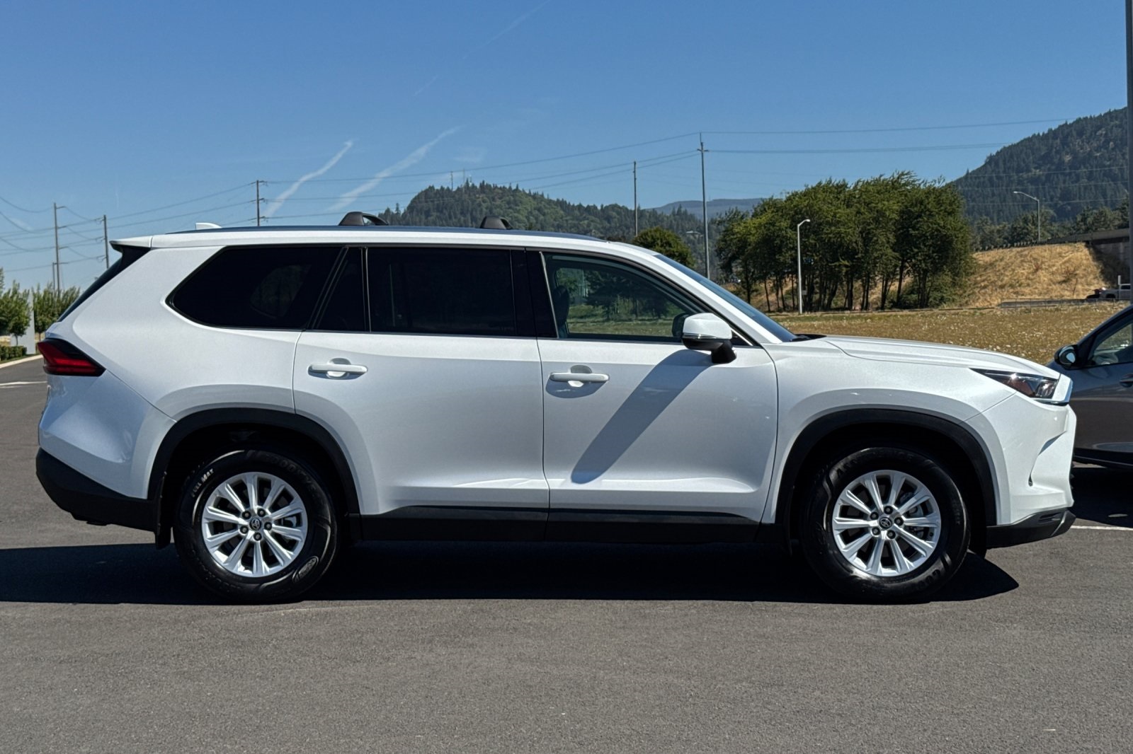2024 Toyota Grand Highlander XLE photo 2