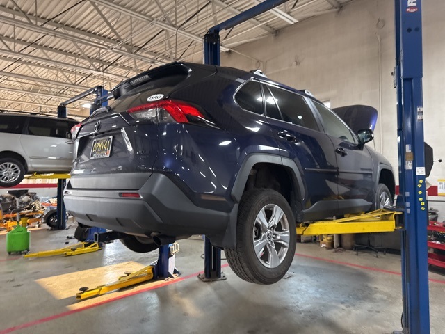 2023 Toyota RAV4 XLE photo 2