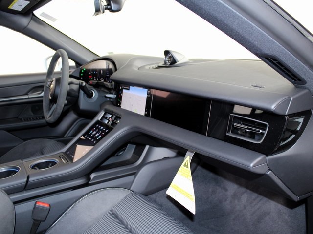 2025 Porsche Taycan 4 photo 27