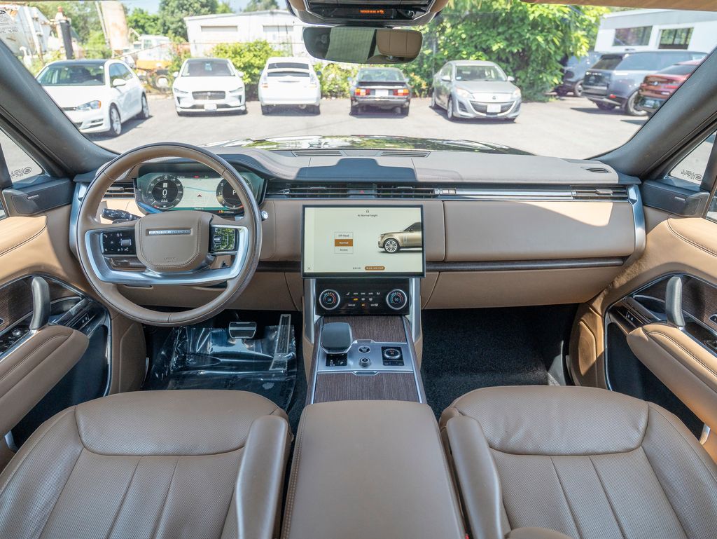 2023 Land Rover Range Rover SE photo 16