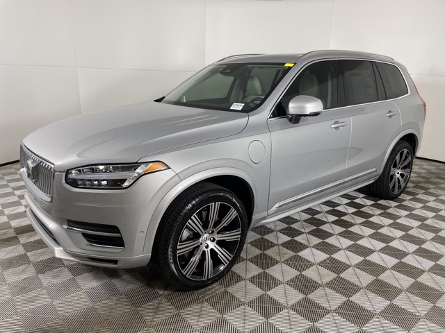2025 Volvo XC90 T8 AWD Plus photo 2