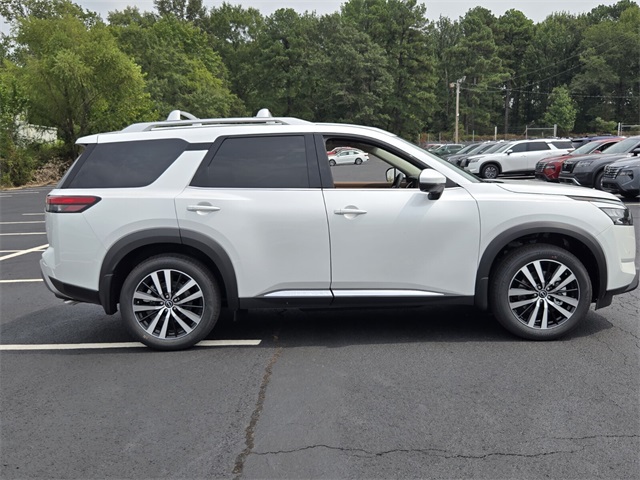 2025 Nissan Pathfinder Platinum photo 2