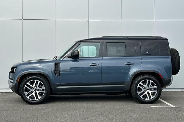 2024 Land Rover Defender 110 S photo 2