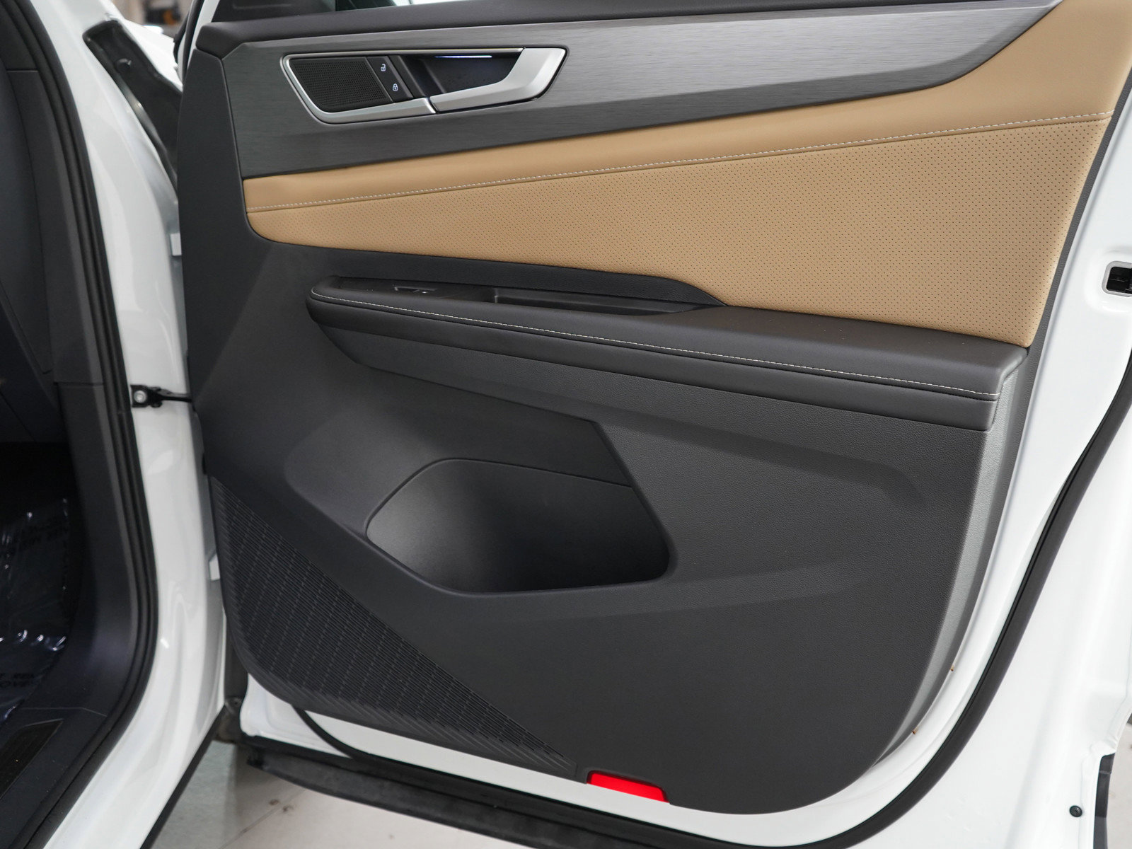2024 Volkswagen Atlas Cross Sport SE Technology photo 7