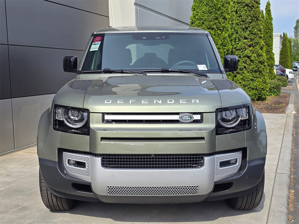 2025 Land Rover Defender 110 S photo 2