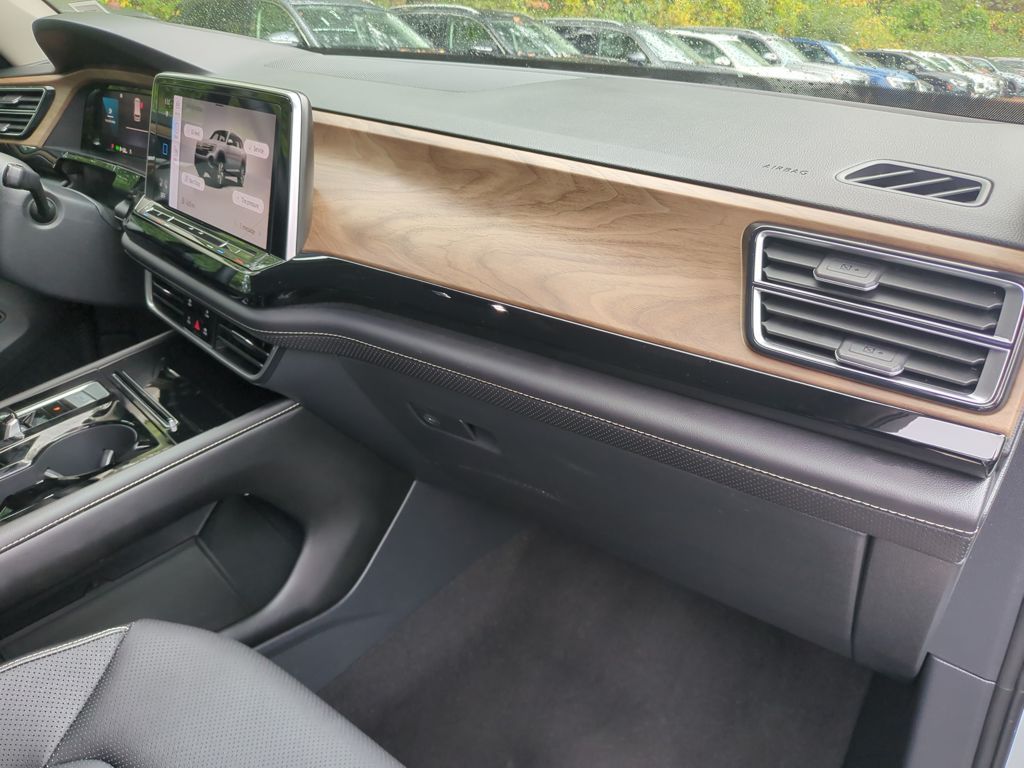 2024 Volkswagen Atlas SE Technology photo 10