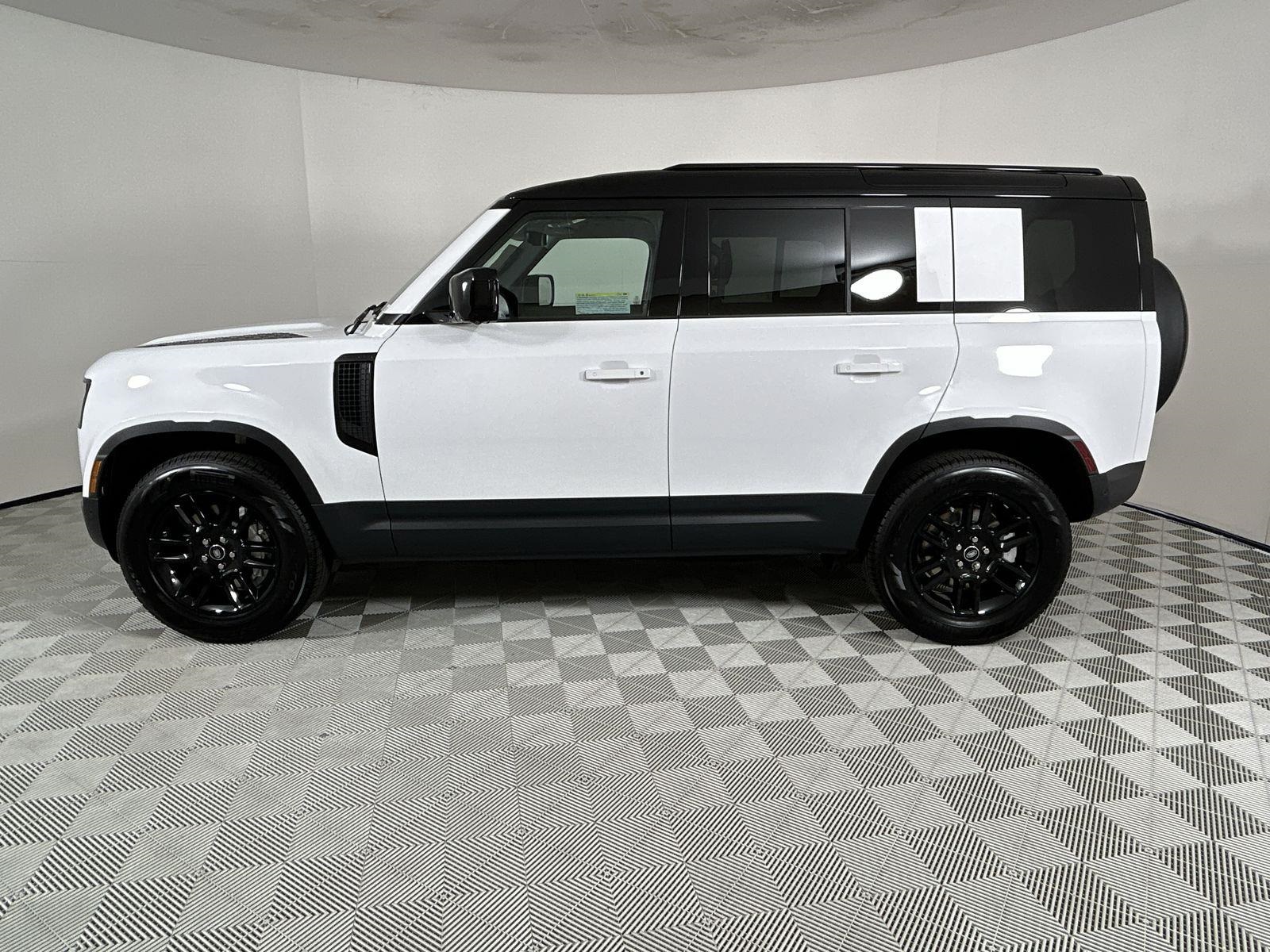 2025 Land Rover Defender 110 S photo 2