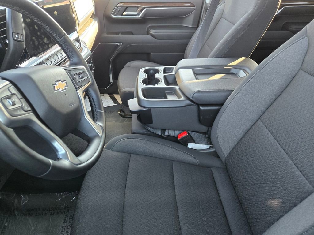 2024 Chevrolet Silverado 1500 LT photo 4