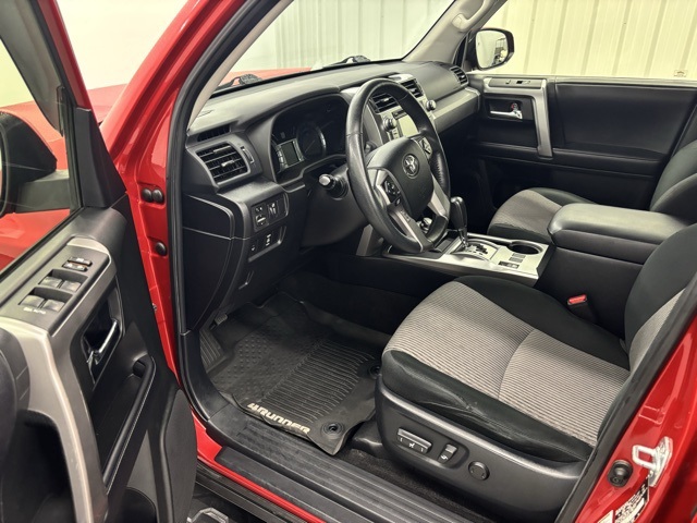 2019 Toyota 4Runner SR5 photo 11
