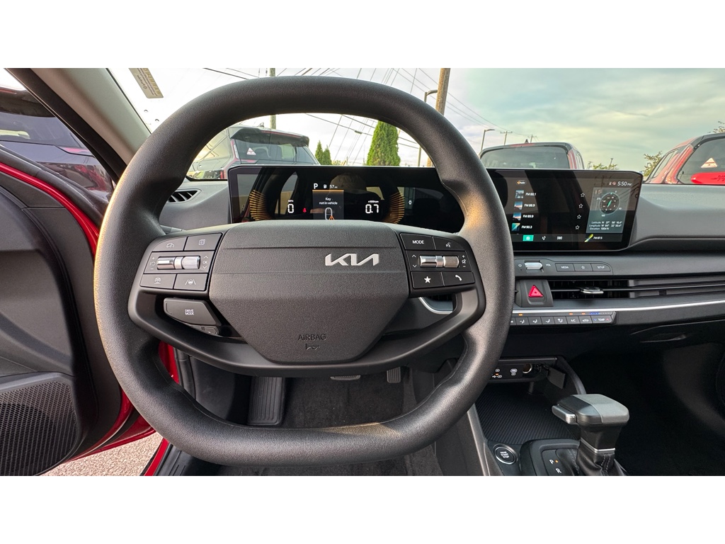 2025 Kia K4 LXS photo 7